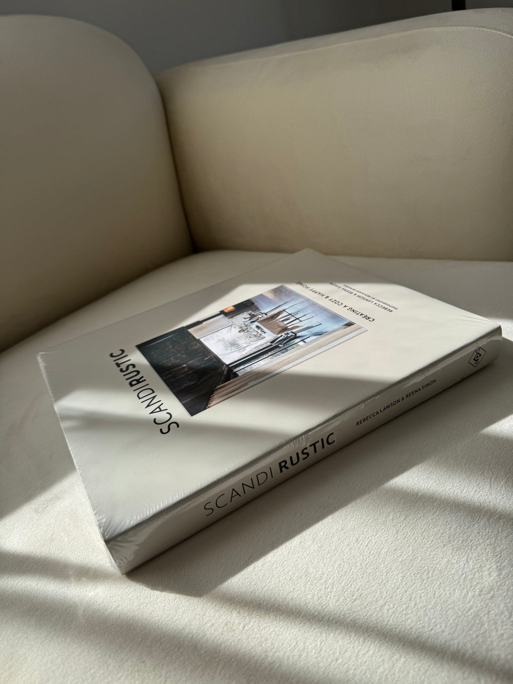 “Scandi Rustic” Creating a Cozy & Happy Home Decorative Book