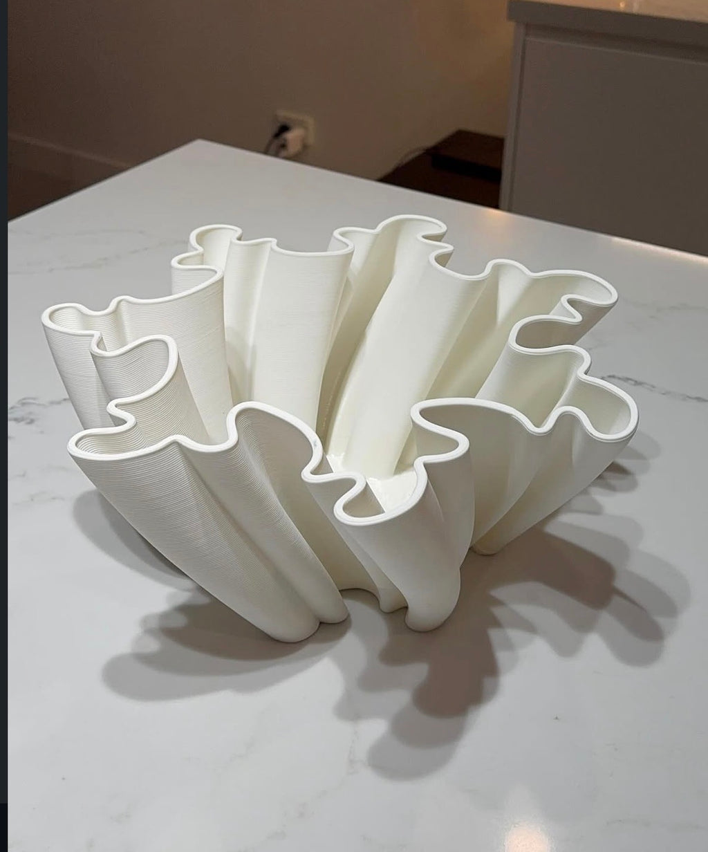 Élan Sculptural Vase