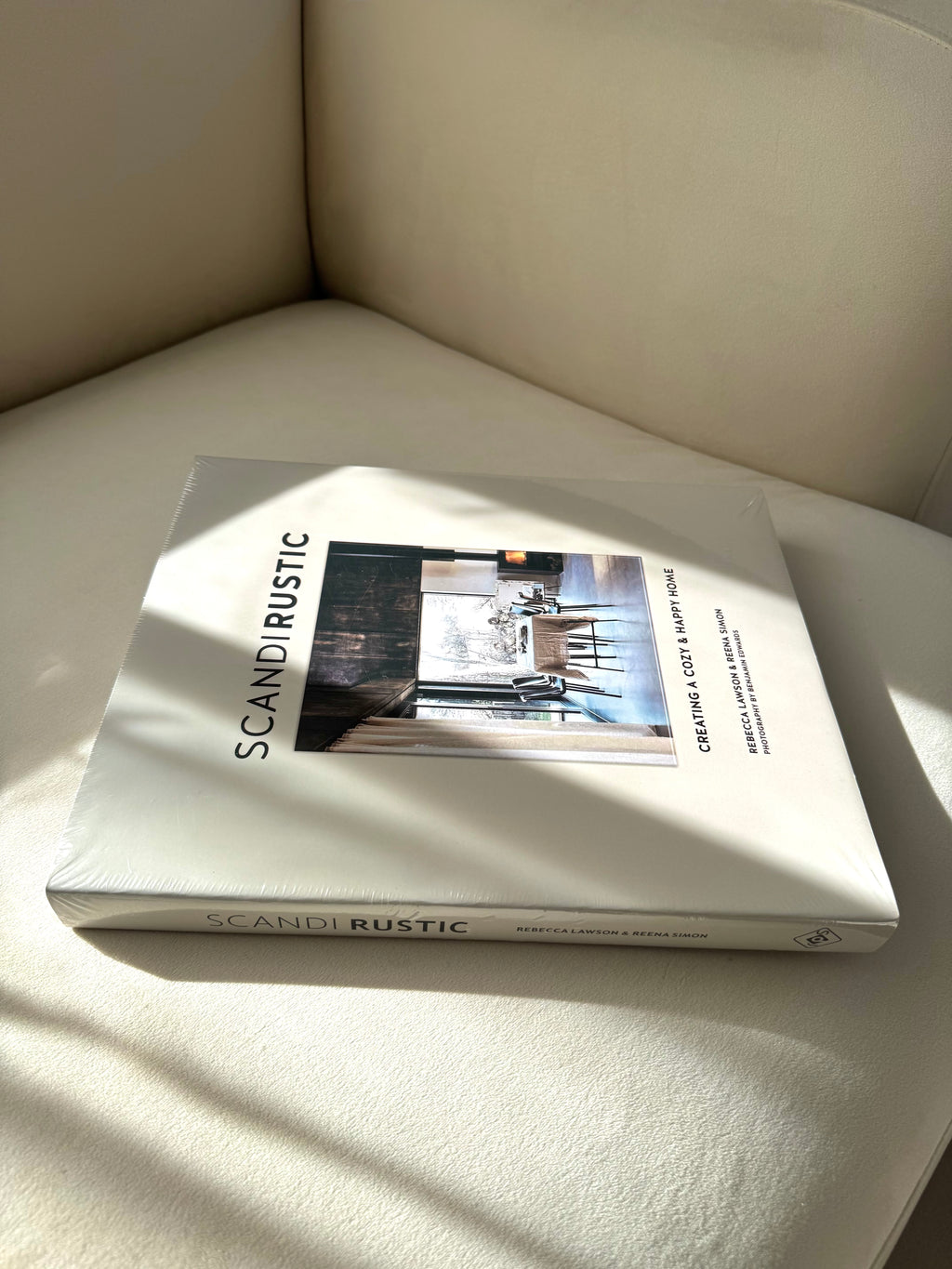 “Scandi Rustic” Creating a Cozy & Happy Home Decorative Book